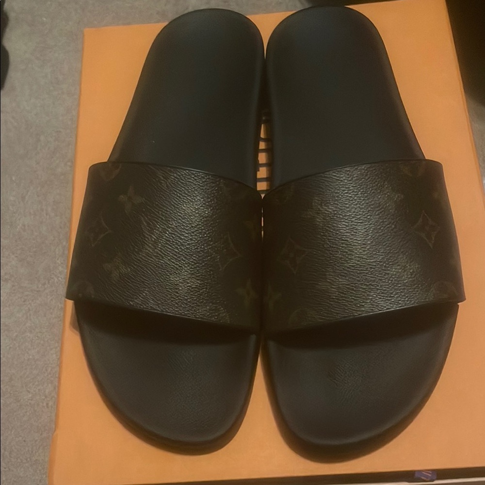 Louis Vuitton Waterfront mule sandals Sz 13 worn once.